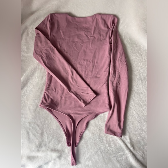 Aritzia Contour Crew Long sleeve Bodysuit - Picture 3 of 4